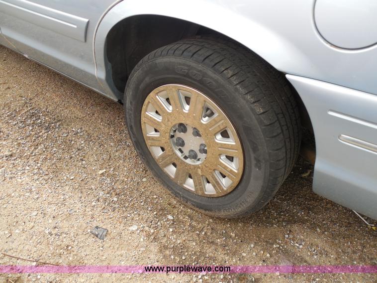 image for item D4868 2003 Ford Crown Victoria Police Interceptor