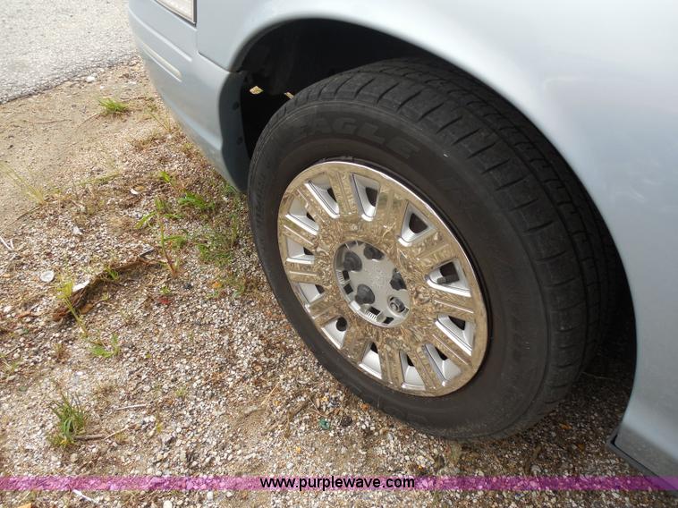 image for item D4868 2003 Ford Crown Victoria Police Interceptor