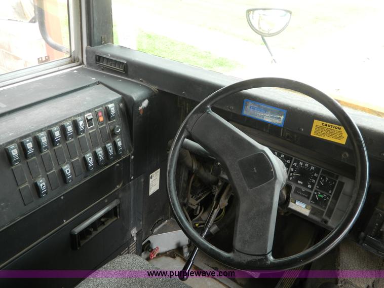 image for item D6009 1995 International Thomas school bus