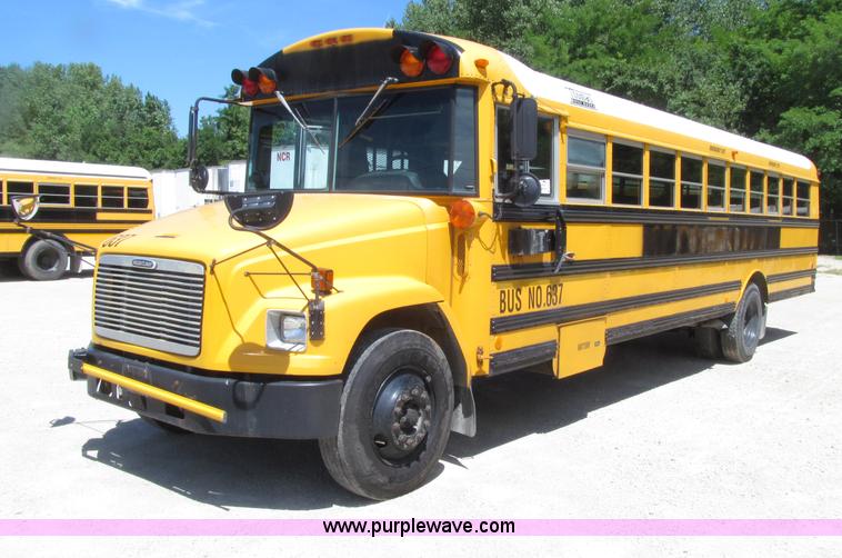 image for item D7450 2001 Freightliner FS65 Thomas school bus