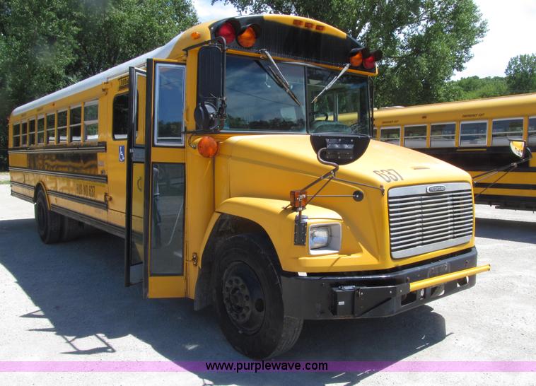 image for item D7450 2001 Freightliner FS65 Thomas school bus