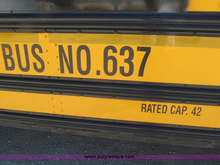 image for item D7450 2001 Freightliner FS65 Thomas school bus