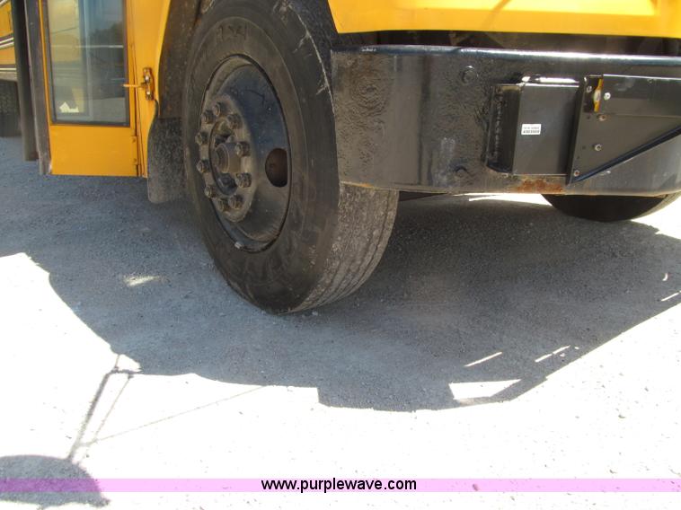 image for item D7450 2001 Freightliner FS65 Thomas school bus