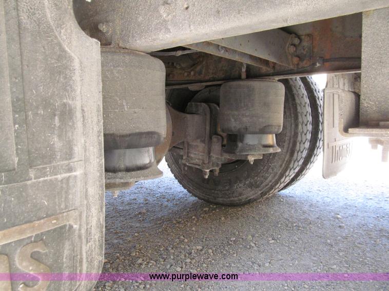 image for item D7450 2001 Freightliner FS65 Thomas school bus