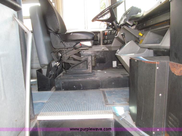 image for item D7450 2001 Freightliner FS65 Thomas school bus