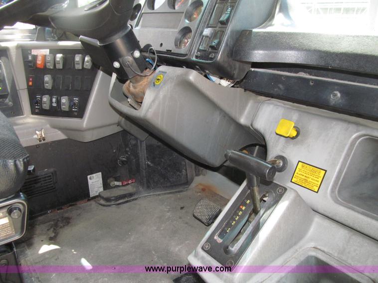 image for item D7450 2001 Freightliner FS65 Thomas school bus