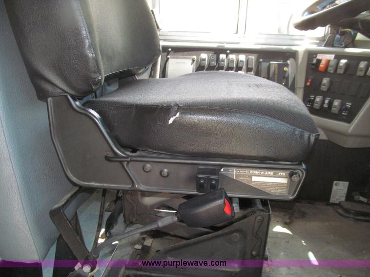 image for item D7450 2001 Freightliner FS65 Thomas school bus