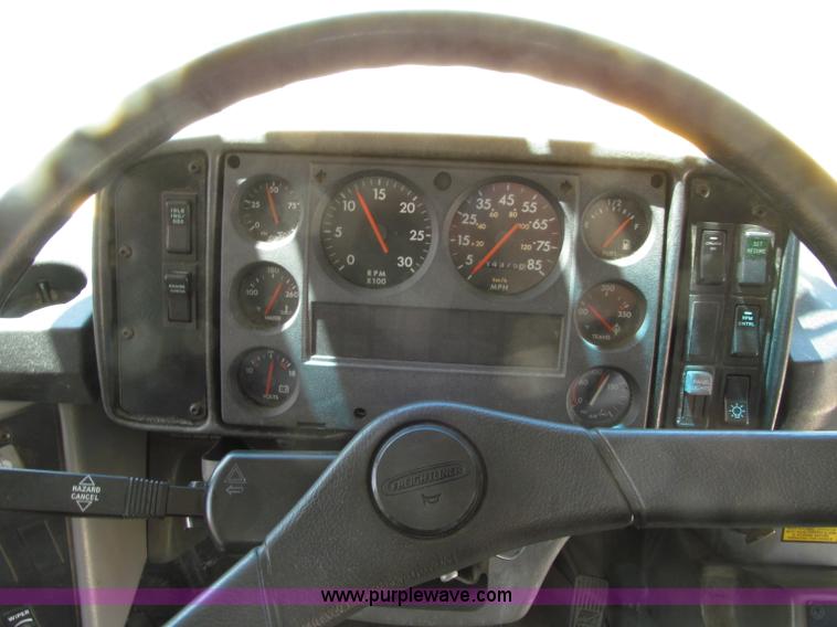 image for item D7450 2001 Freightliner FS65 Thomas school bus