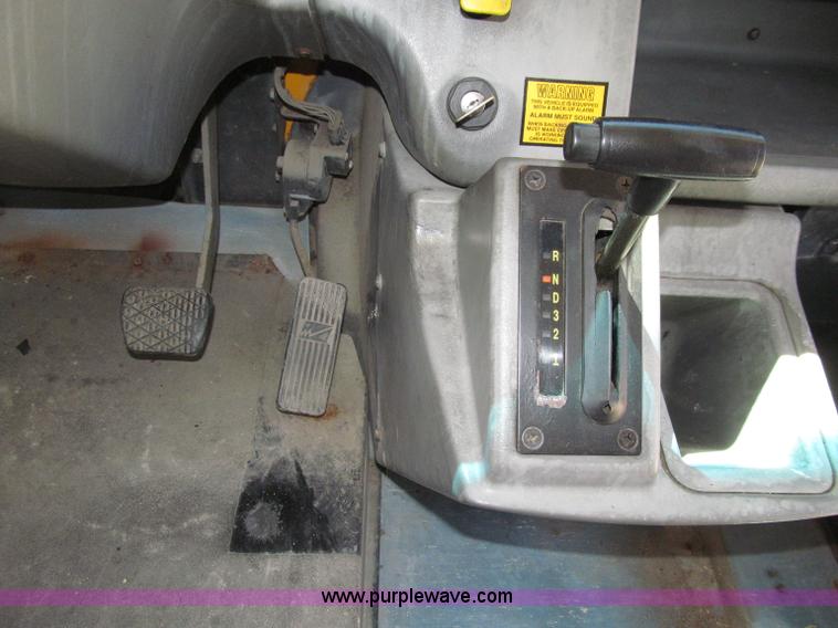 image for item D7450 2001 Freightliner FS65 Thomas school bus