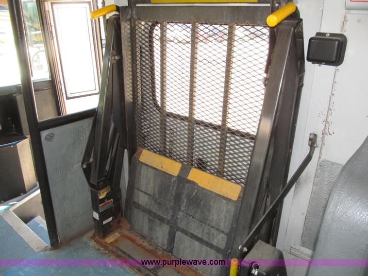 image for item D7450 2001 Freightliner FS65 Thomas school bus