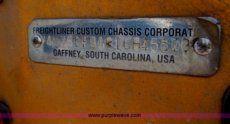 image for item D7450 2001 Freightliner FS65 Thomas school bus