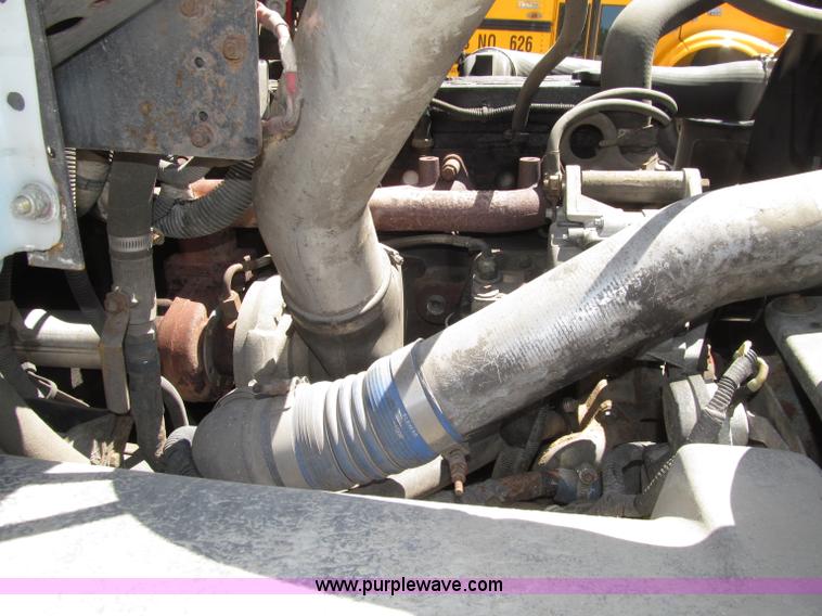 image for item D7450 2001 Freightliner FS65 Thomas school bus