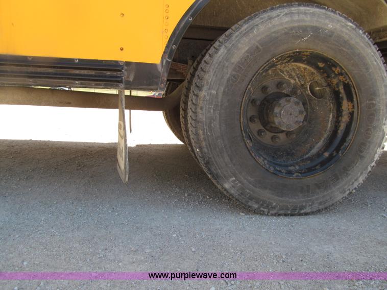 image for item D7453 1999 International 3800 school bus