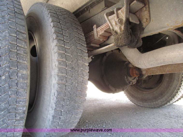 image for item D7453 1999 International 3800 school bus