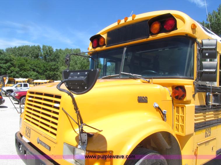 image for item D7453 1999 International 3800 school bus