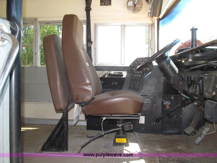 image for item D7453 1999 International 3800 school bus