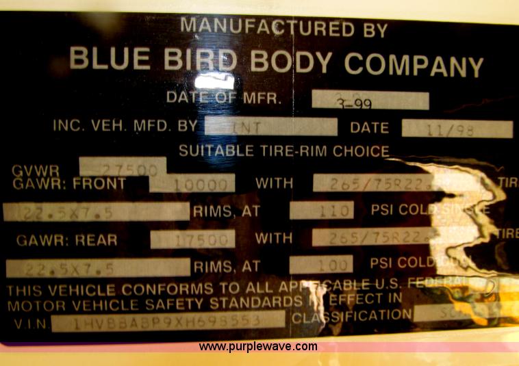 image for item D7453 1999 International 3800 school bus