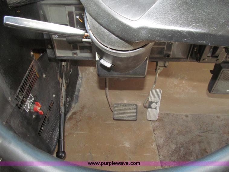 image for item D7453 1999 International 3800 school bus