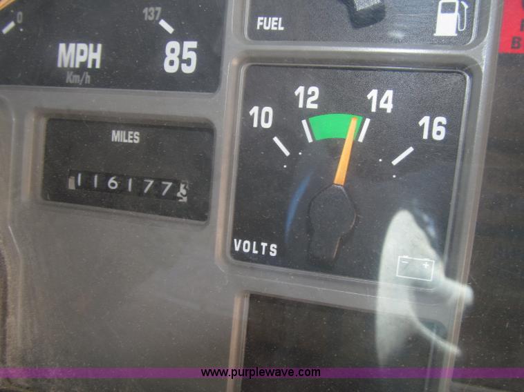 image for item D7453 1999 International 3800 school bus