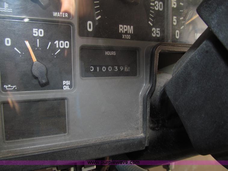 image for item D7453 1999 International 3800 school bus