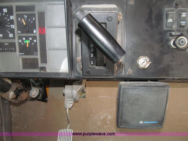 image for item D7453 1999 International 3800 school bus