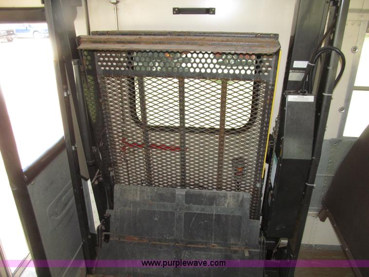 image for item D7453 1999 International 3800 school bus