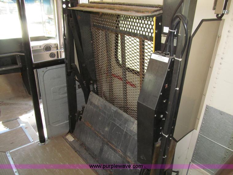 image for item D7453 1999 International 3800 school bus