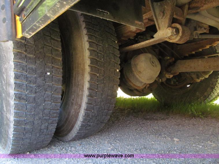 image for item D7456 2001 Thomas school bus