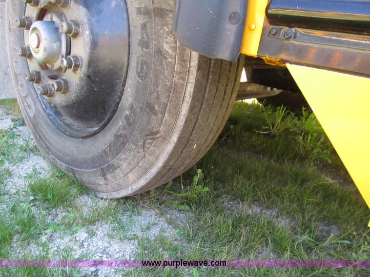 image for item D7456 2001 Thomas school bus