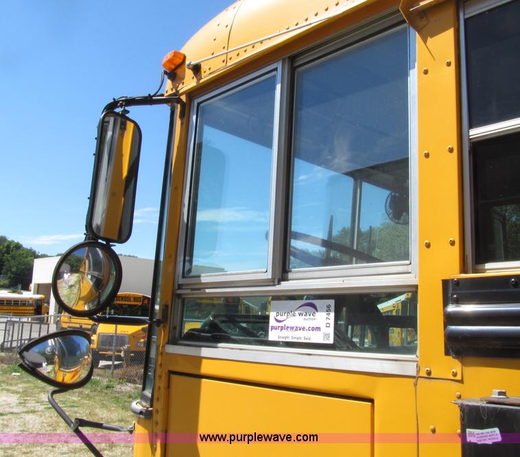 image for item D7456 2001 Thomas school bus