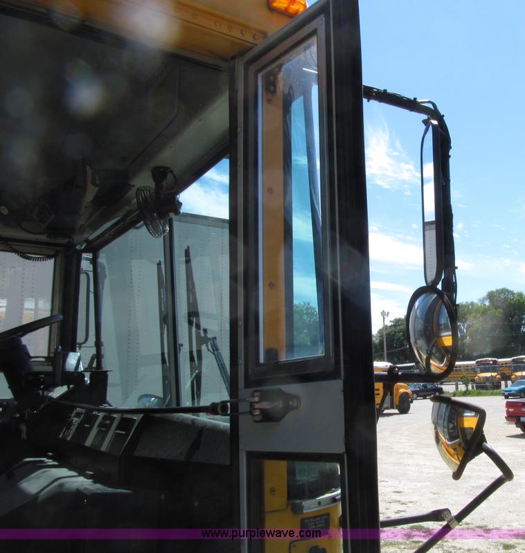 image for item D7456 2001 Thomas school bus