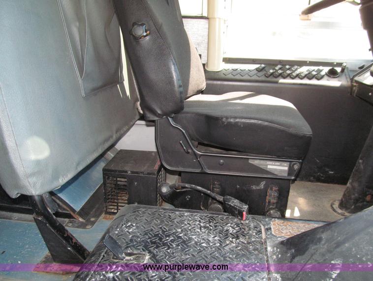 image for item D7456 2001 Thomas school bus