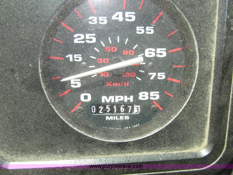 image for item D7456 2001 Thomas school bus