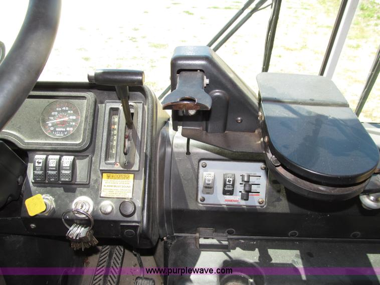 image for item D7456 2001 Thomas school bus