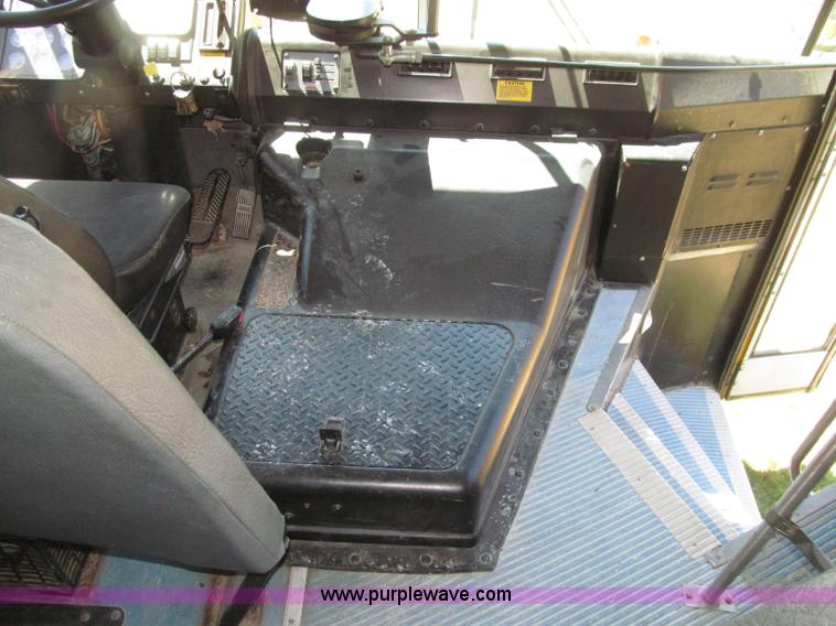 image for item D7456 2001 Thomas school bus