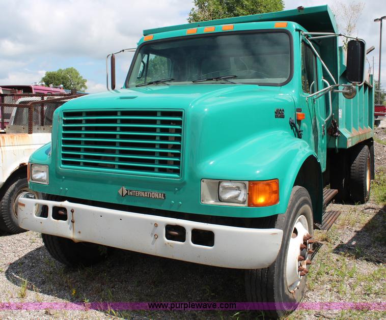 image for item F2625 2001 International 4900 dump truck