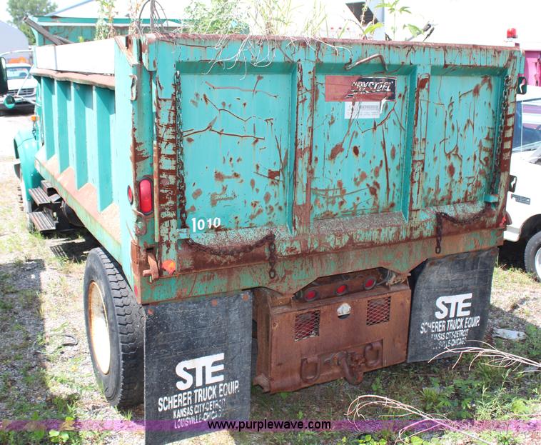 image for item F2625 2001 International 4900 dump truck