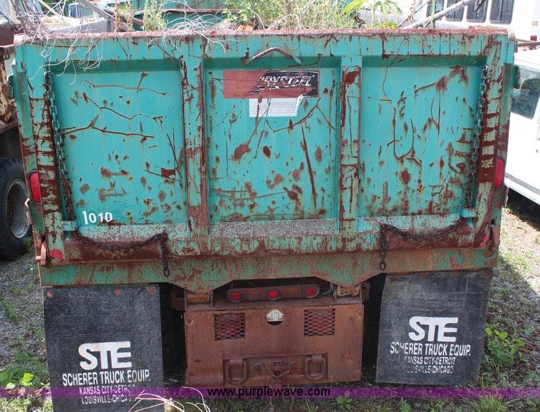 image for item F2625 2001 International 4900 dump truck