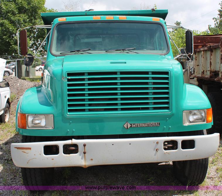 image for item F2625 2001 International 4900 dump truck