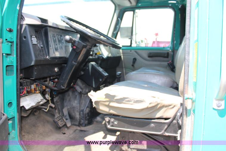 image for item F2625 2001 International 4900 dump truck