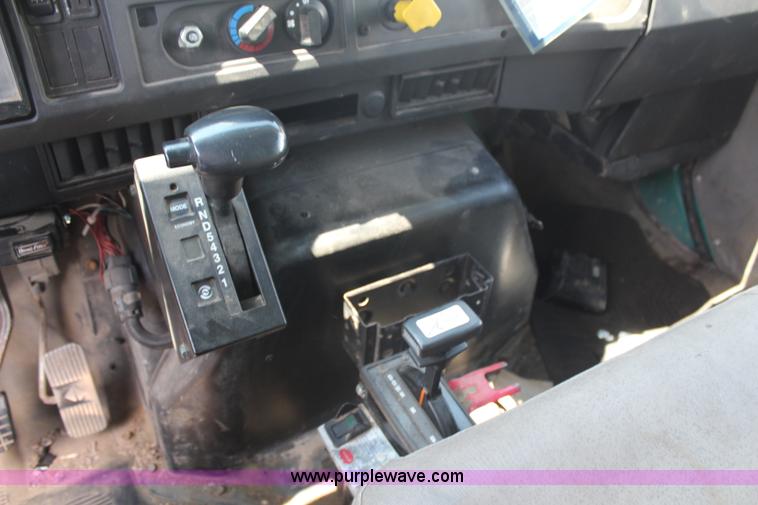 image for item F2625 2001 International 4900 dump truck