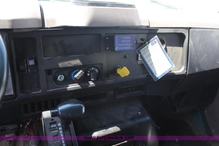 image for item F2625 2001 International 4900 dump truck