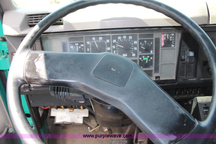 image for item F2625 2001 International 4900 dump truck