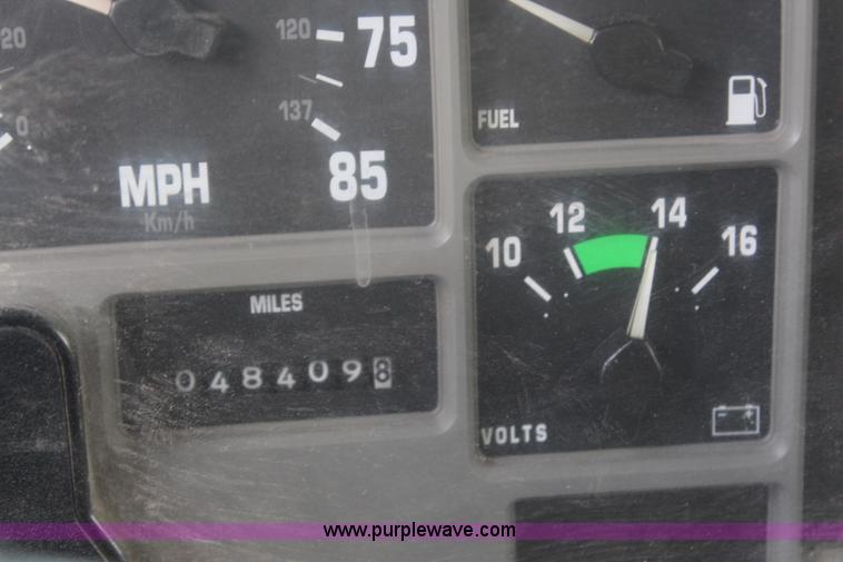 image for item F2625 2001 International 4900 dump truck