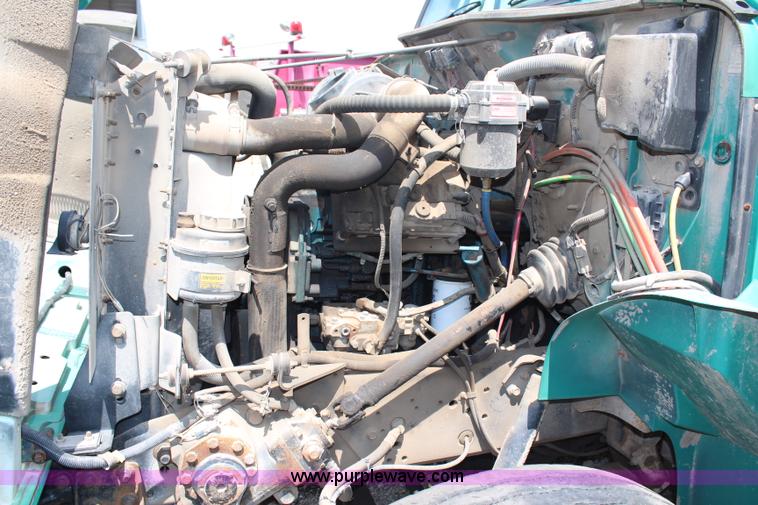 image for item F2625 2001 International 4900 dump truck