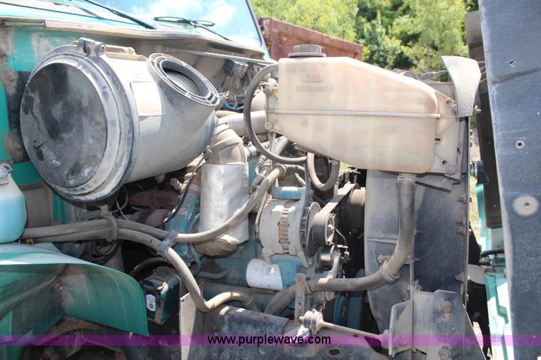 image for item F2625 2001 International 4900 dump truck