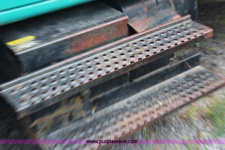 image for item F2625 2001 International 4900 dump truck