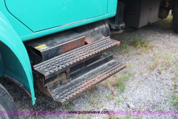 image for item F2625 2001 International 4900 dump truck