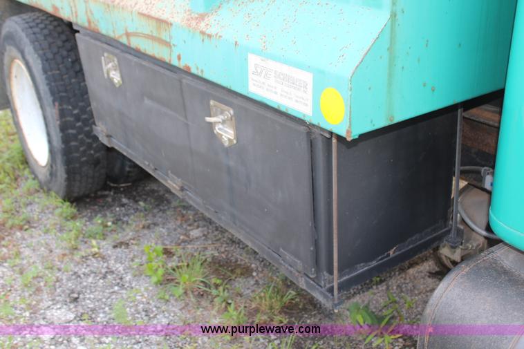 image for item F2625 2001 International 4900 dump truck