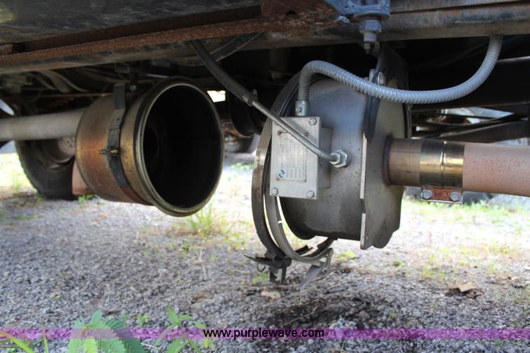 image for item F2625 2001 International 4900 dump truck